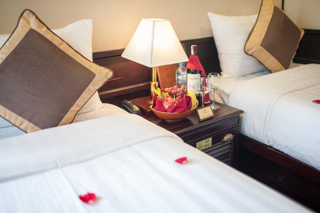 Halong Glory Legend Cruise Hotel Ha Long Exterior photo