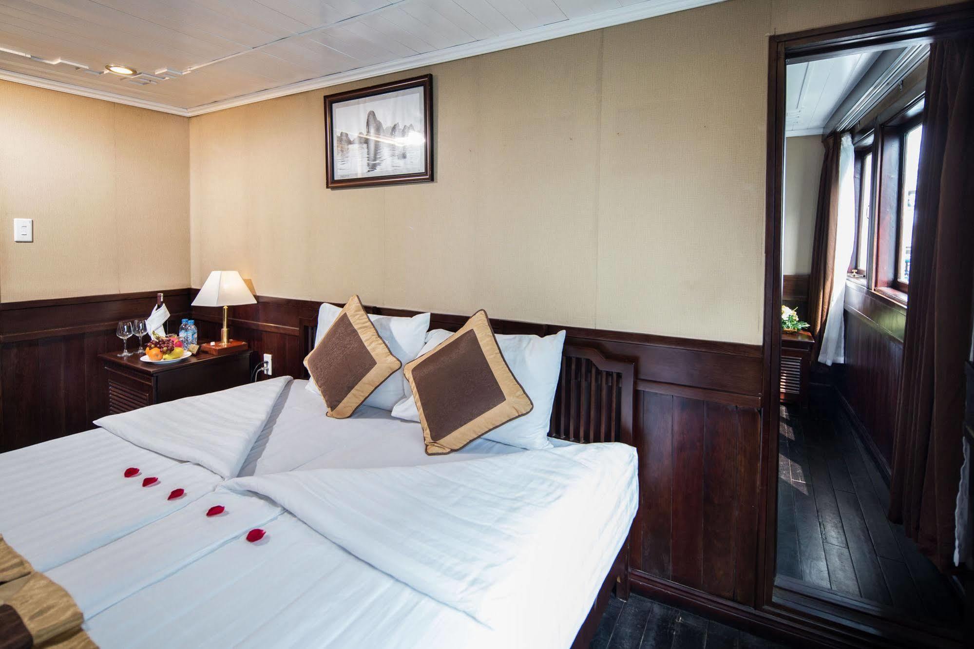 Halong Glory Legend Cruise Hotel Ha Long Exterior photo